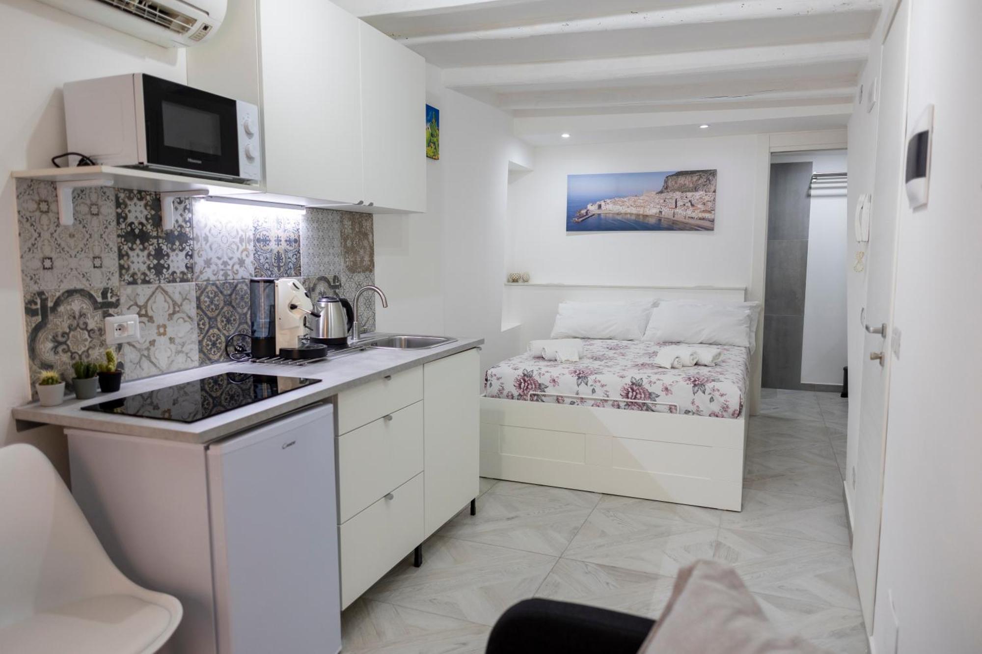 Aurora House Suite Чефалу Екстериор снимка