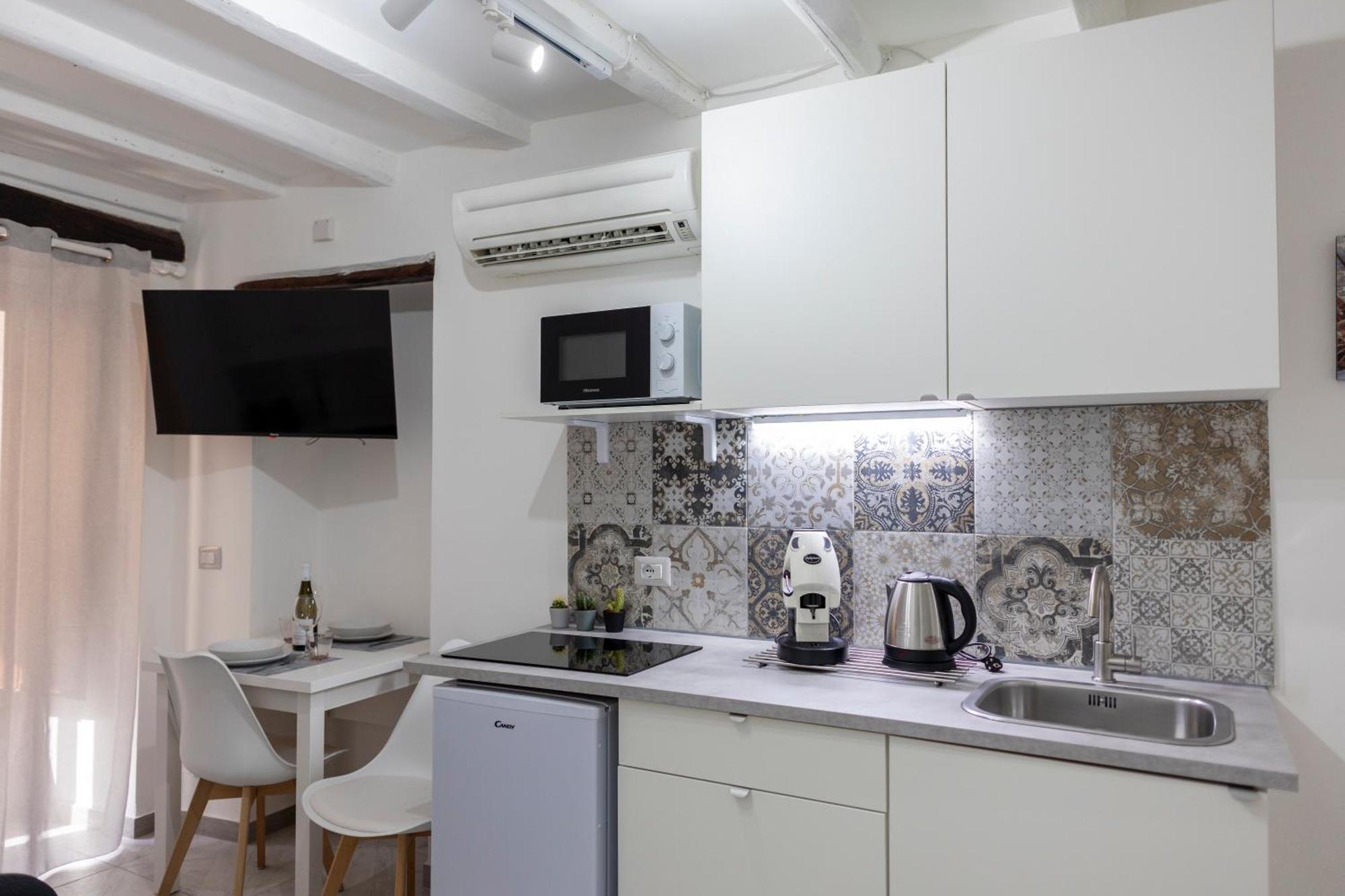 Aurora House Suite Чефалу Екстериор снимка